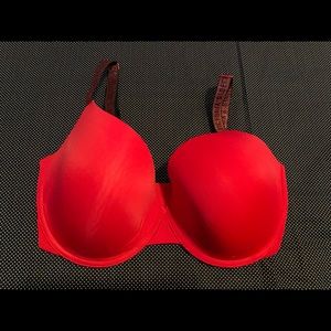VERY SEXY
Push-Up Bra. Never worn.
